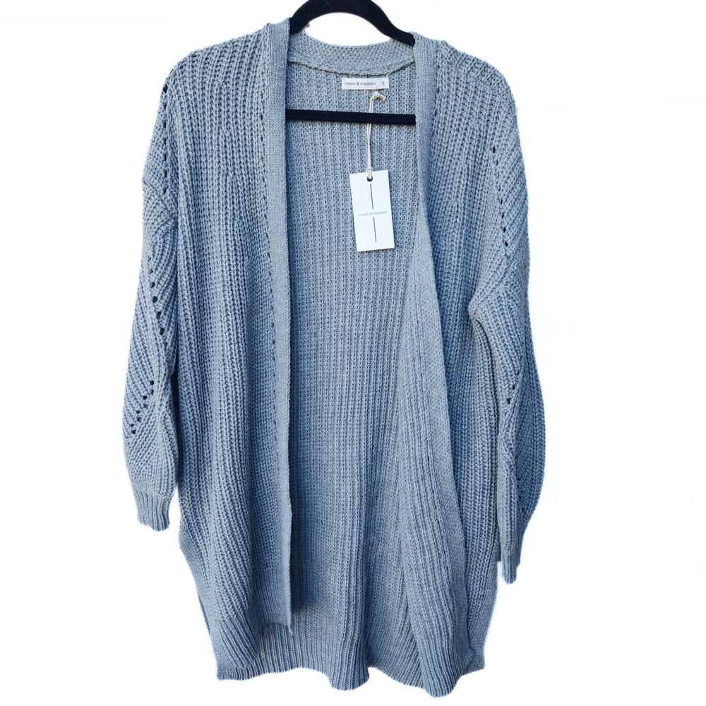 Moon And Madison Woman’s Size Small OverSize Cable Knit Cardigan Sweater